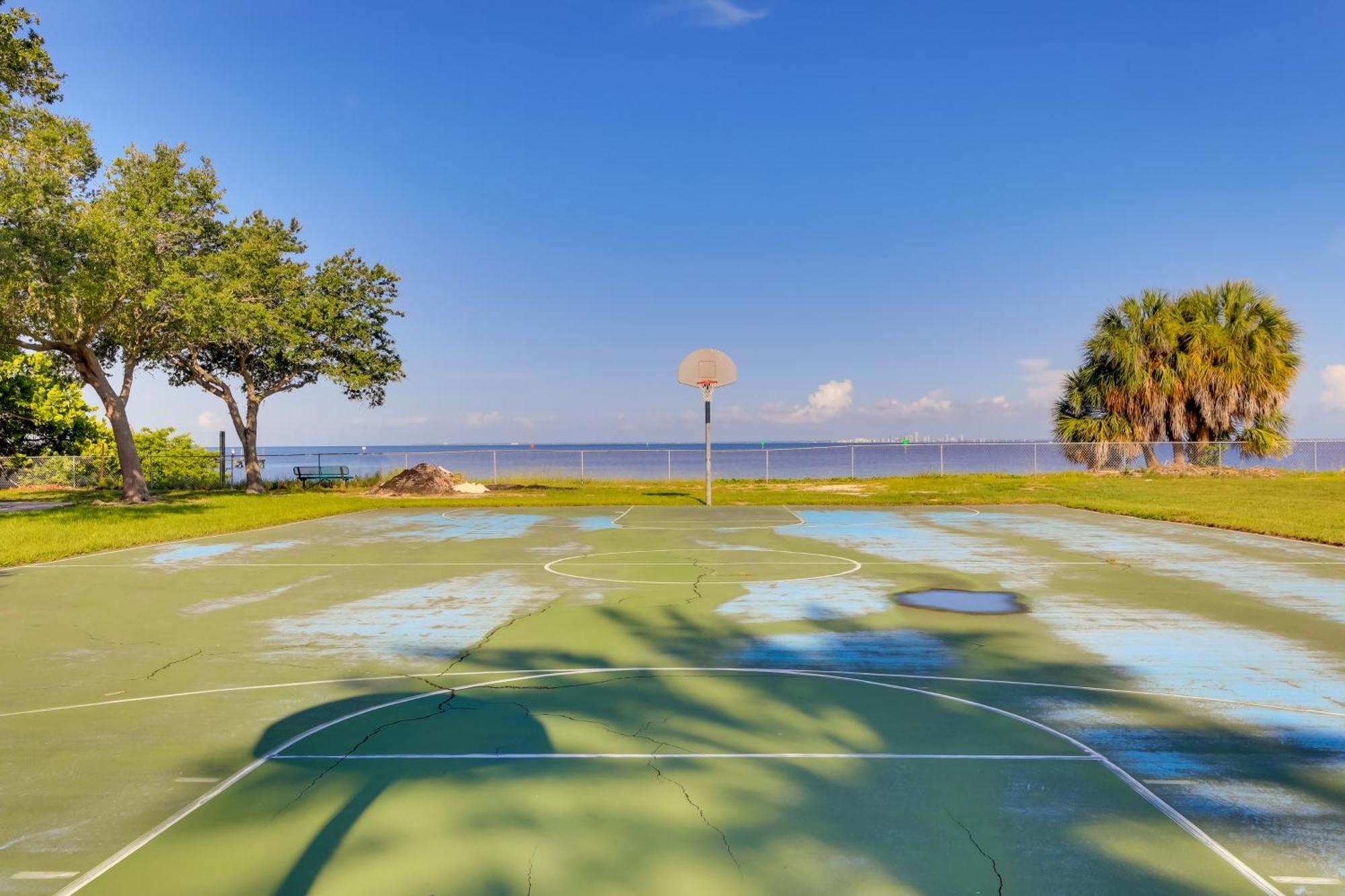 Coastal-Zen Ruskin Retreat Less Than 1 Mi To Beach! Екстер'єр фото